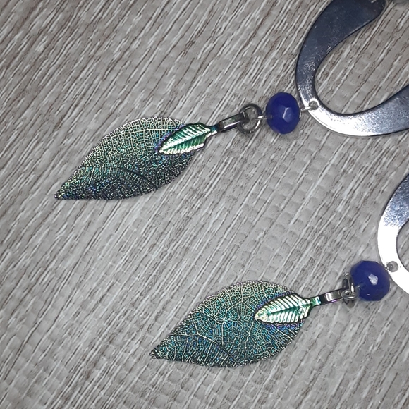 🦋🏵️🦋Semi Precious Stone and Leaf Earrings - Picture 7 of 8
